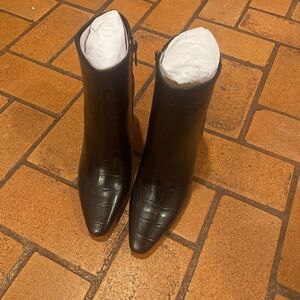 Elegant Black Heeled Boots